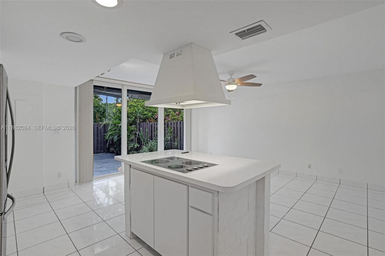 2220 NE 11th St, Hallandale Beach, FL 33009 Photo