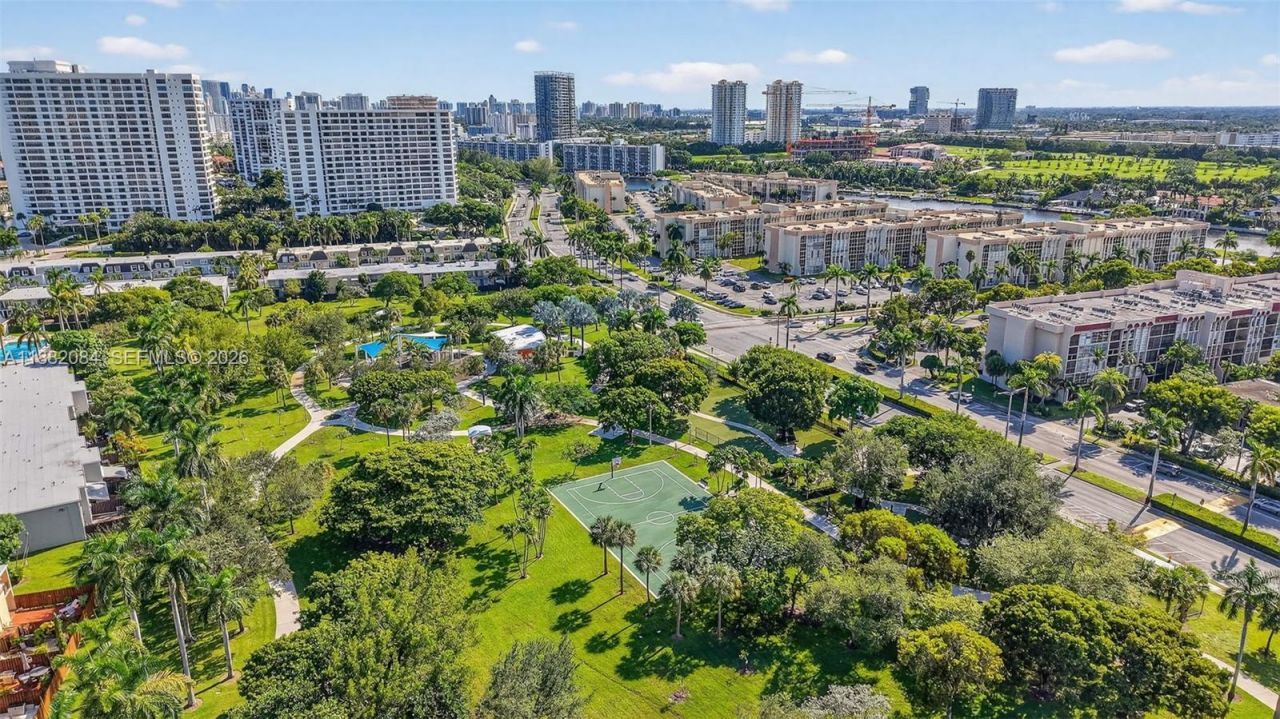 2220 NE 11th St, Hallandale Beach, FL 33009 Photo