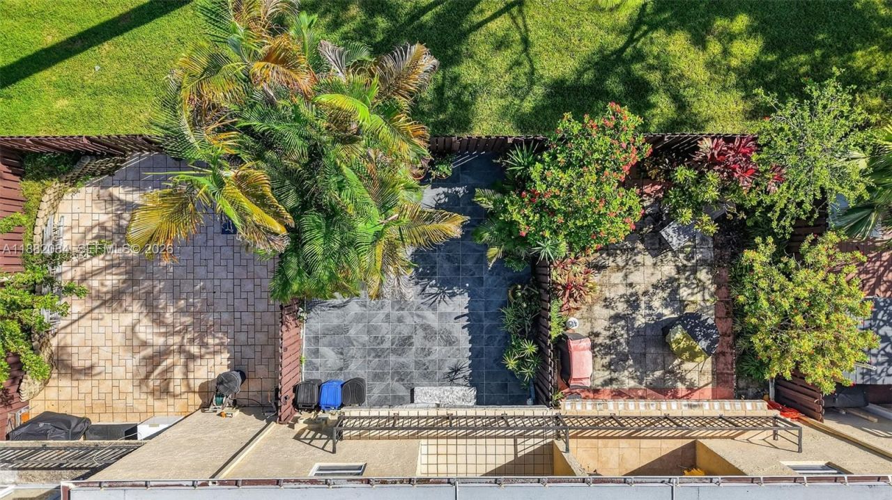 2220 NE 11th St, Hallandale Beach, FL 33009 Photo