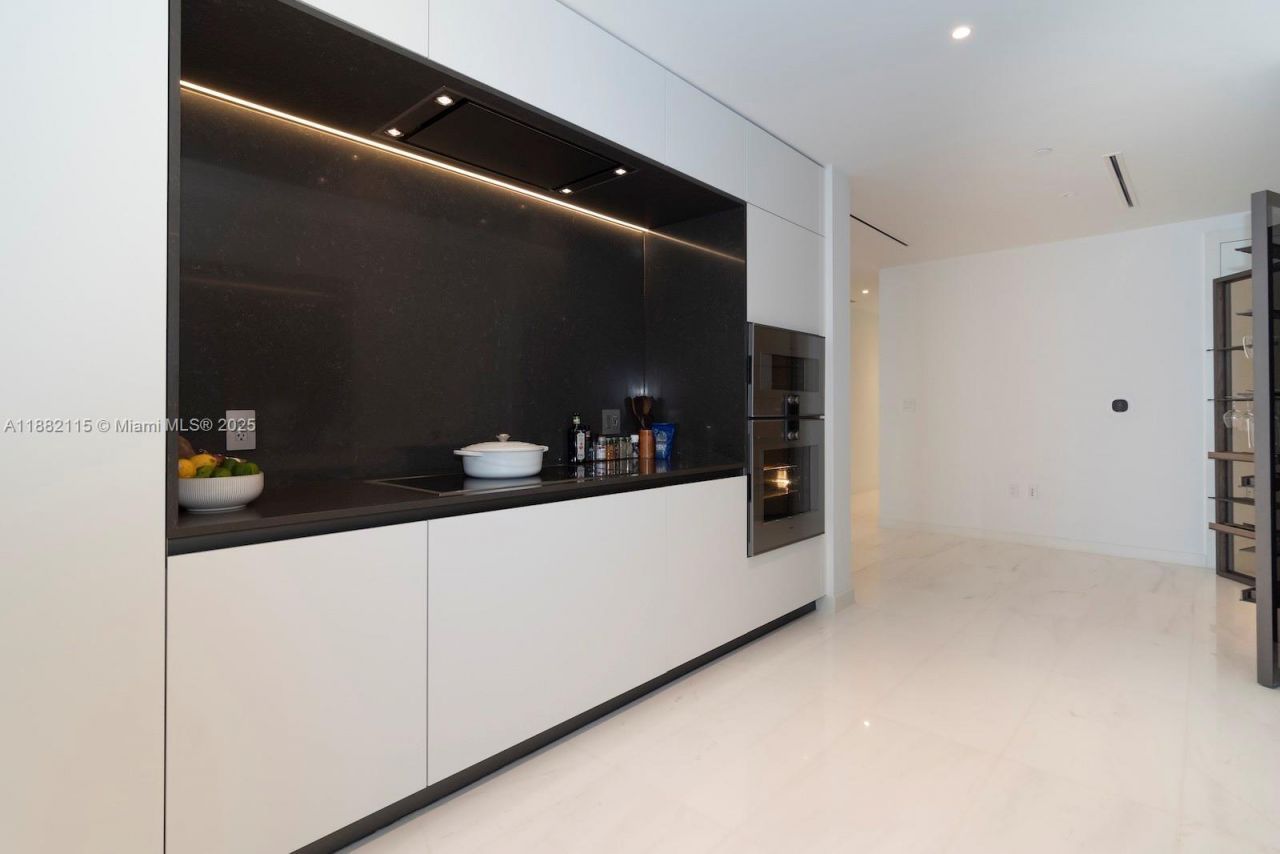 300 Biscayne Blvd Way, Unit 3503, Miami, FL 33131 Photo