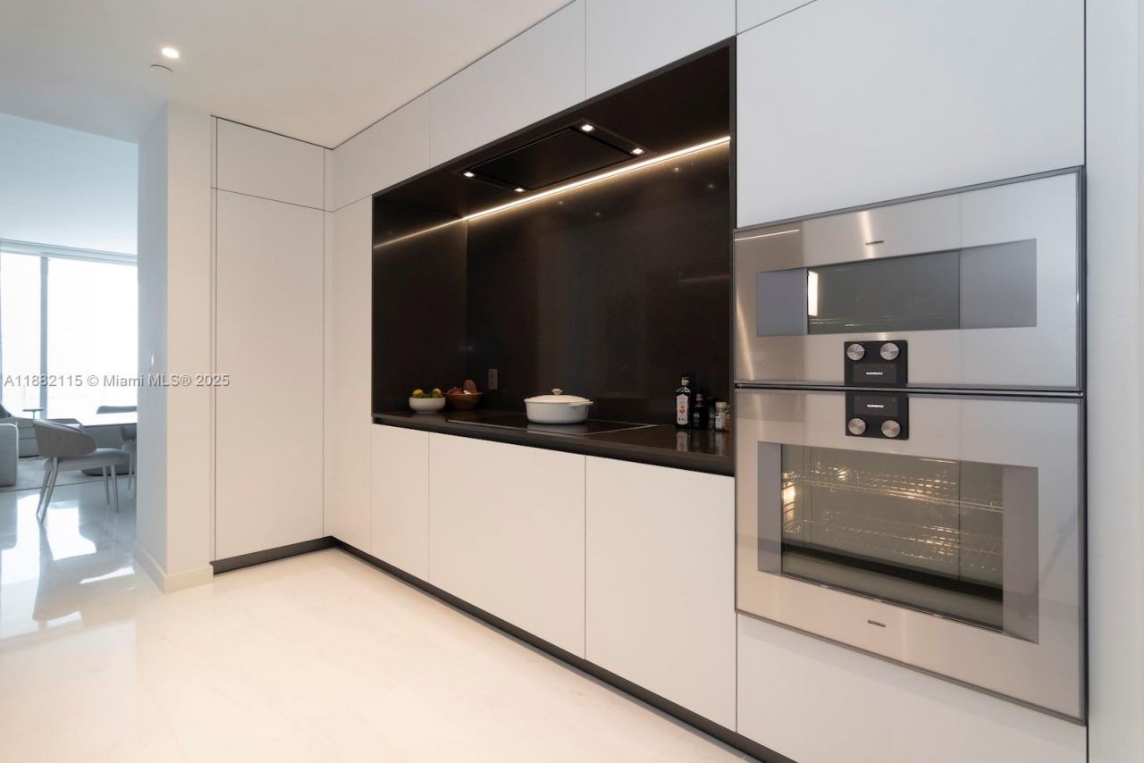 300 Biscayne Blvd Way, Unit 3503, Miami, FL 33131 Photo