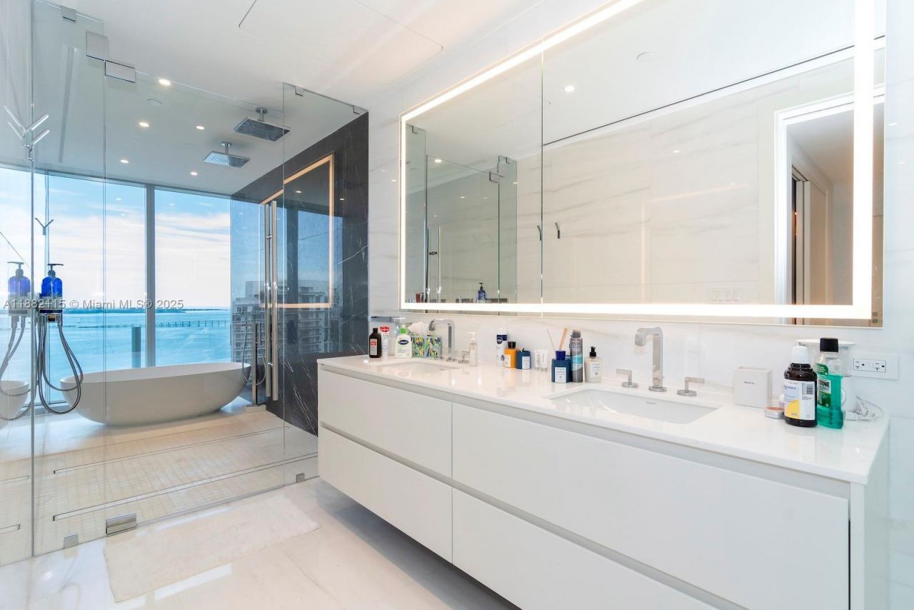 300 Biscayne Blvd Way, Unit 3503, Miami, FL 33131 Photo