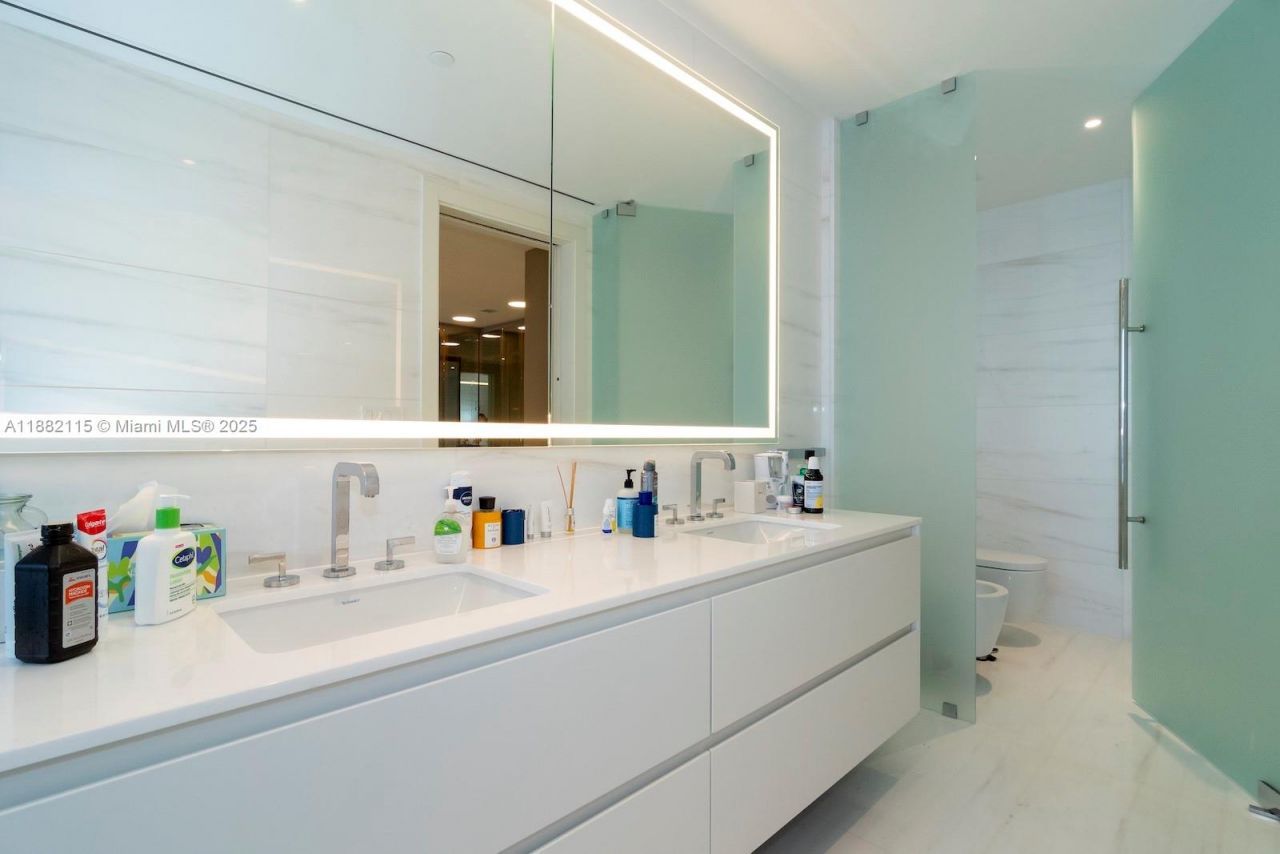 300 Biscayne Blvd Way, Unit 3503, Miami, FL 33131 Photo