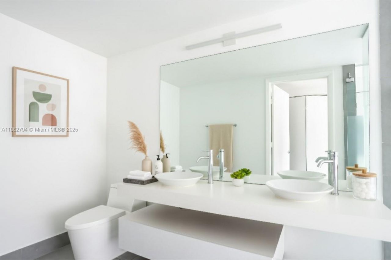 92 SW 3rd St, Unit 3512, Miami, FL 33130 Photo