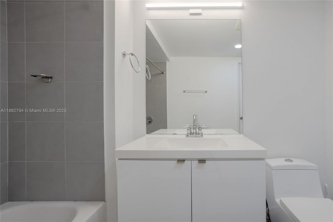 92 SW 3rd St, Unit 3512, Miami, FL 33130 Photo