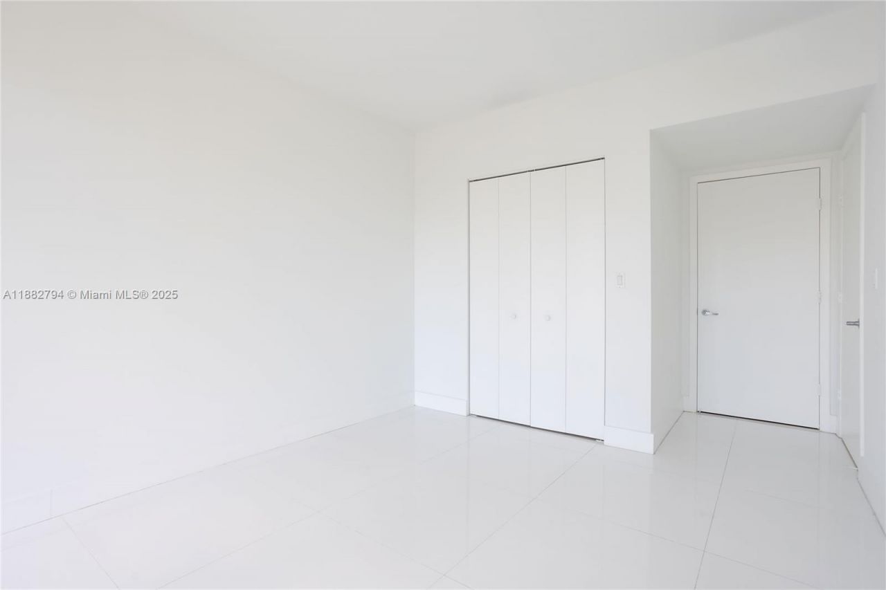 92 SW 3rd St, Unit 3512, Miami, FL 33130 Photo