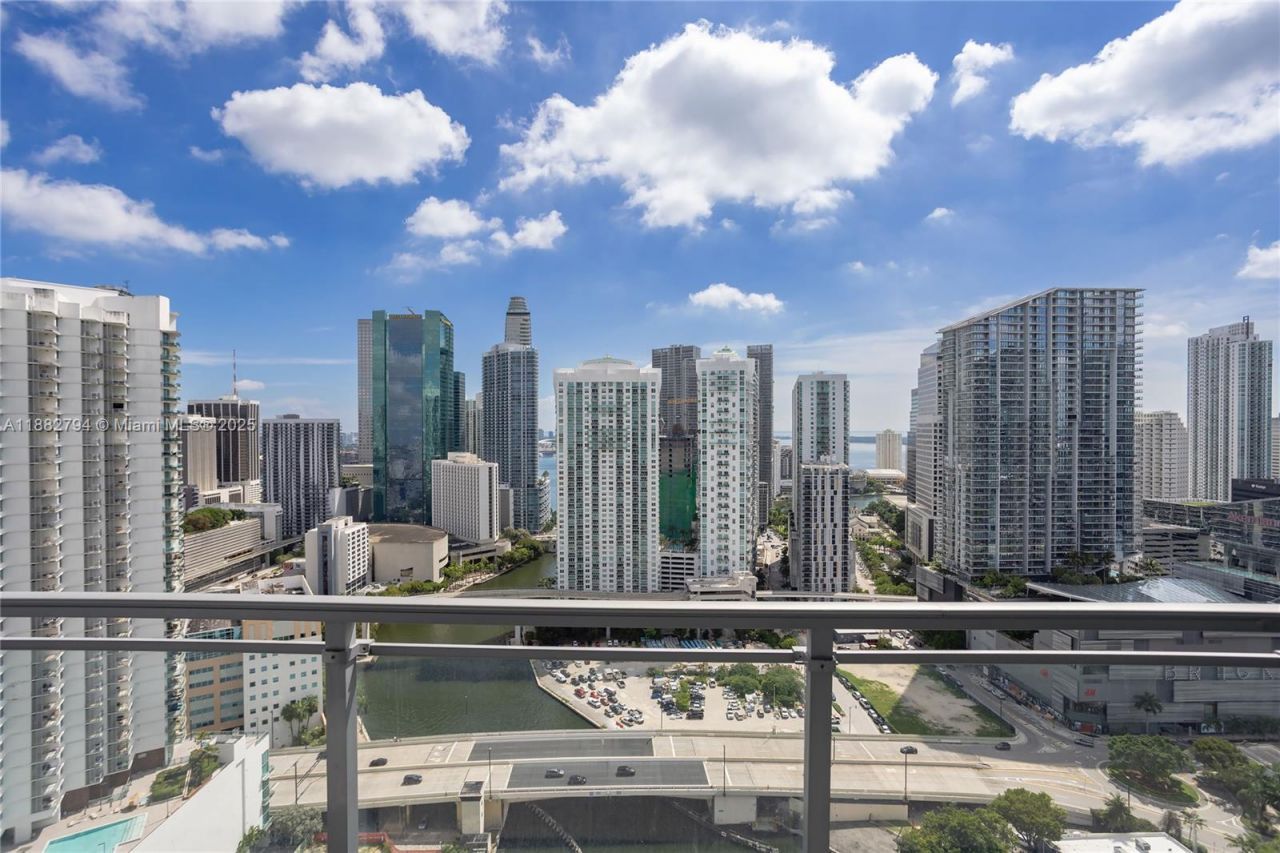 92 SW 3rd St, Unit 3512, Miami, FL 33130 Photo