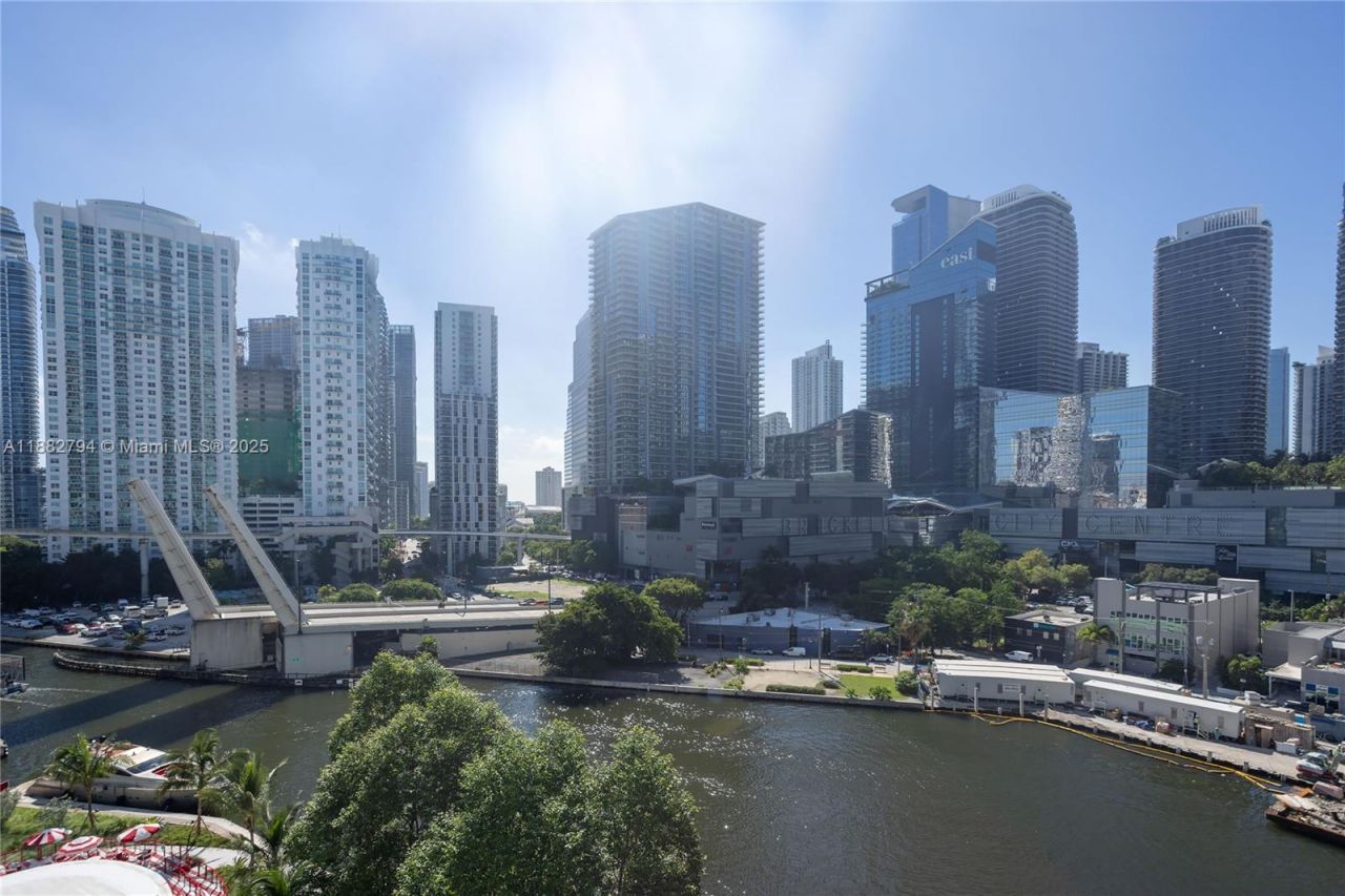 92 SW 3rd St, Unit 3512, Miami, FL 33130 Photo