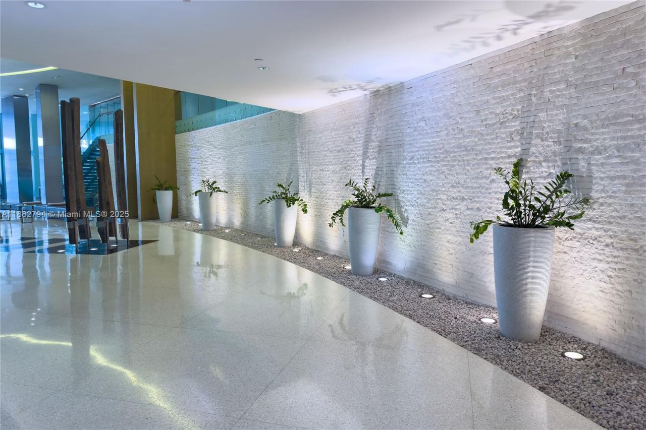 92 SW 3rd St, Unit 3512, Miami, FL 33130 Photo