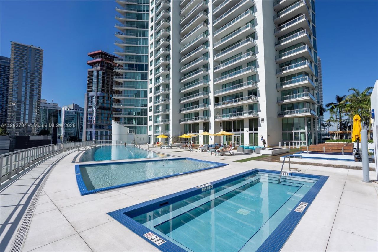 92 SW 3rd St, Unit 3512, Miami, FL 33130 Photo