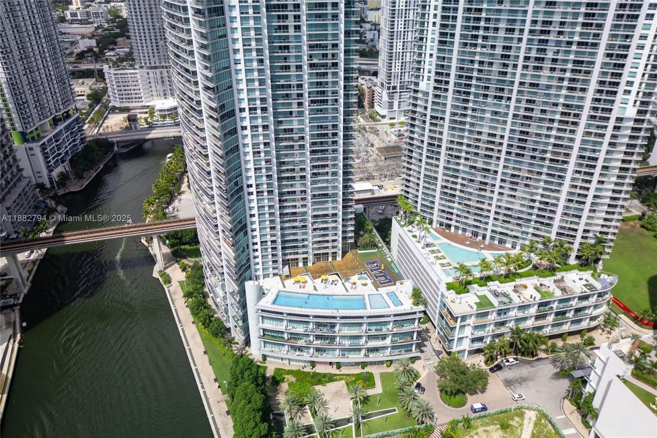 92 SW 3rd St, Unit 3512, Miami, FL 33130 Photo