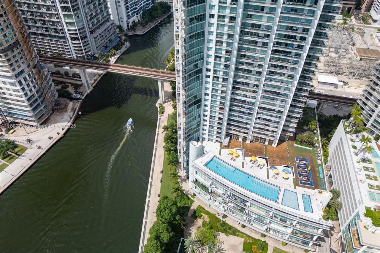 92 SW 3rd St, Unit 3512, Miami, FL 33130 Photo