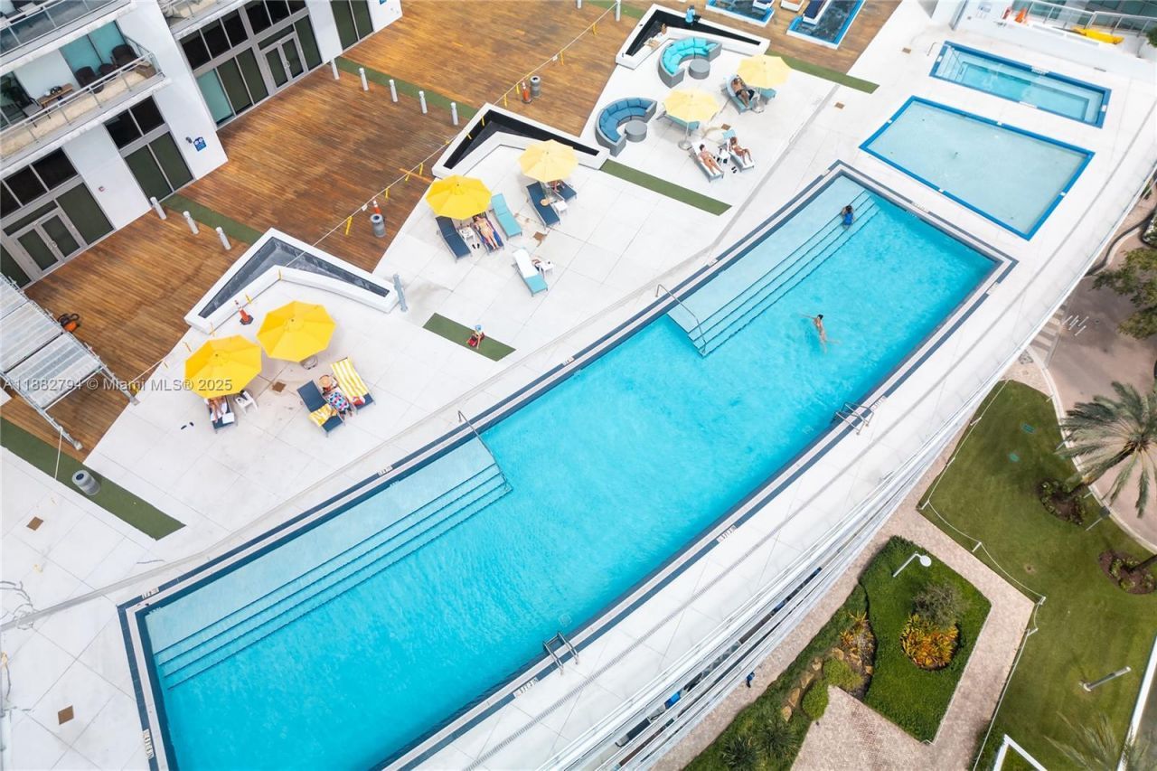 92 SW 3rd St, Unit 3512, Miami, FL 33130 Photo