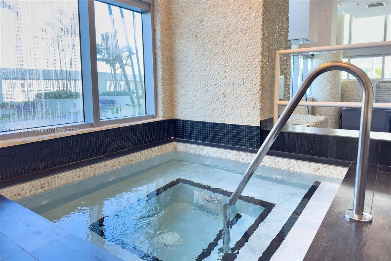 92 SW 3rd St, Unit 3512, Miami, FL 33130 Photo