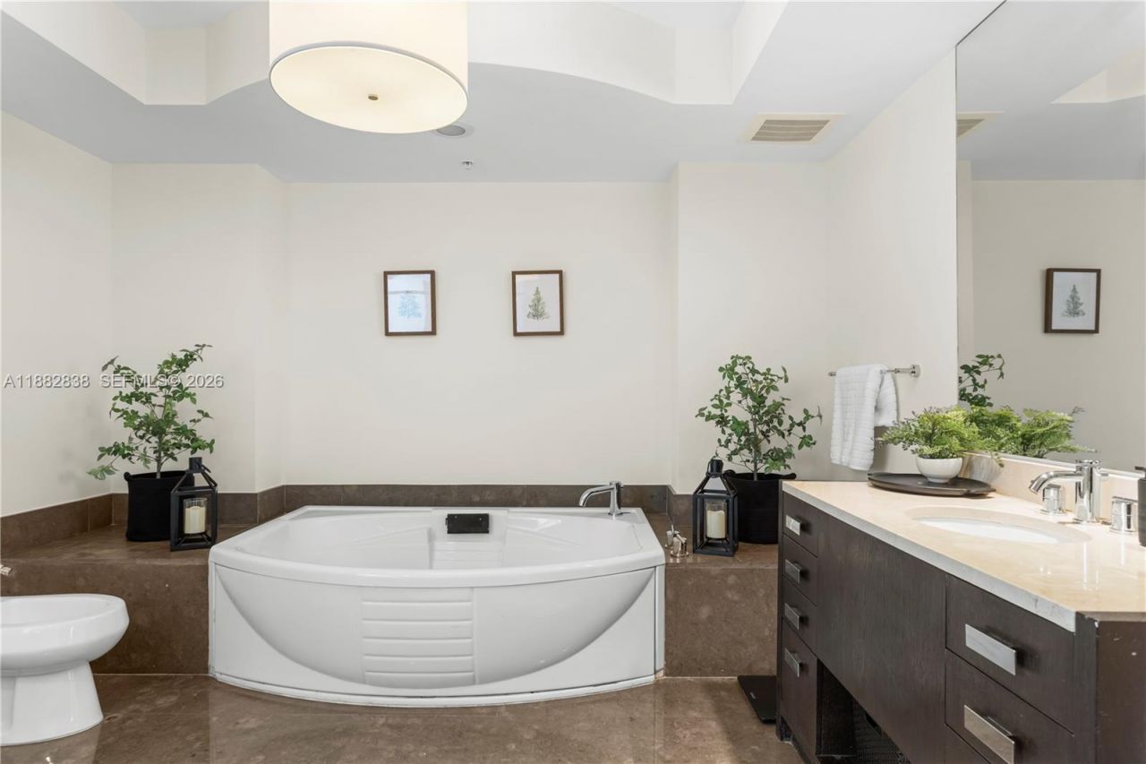 18201 Collins Ave, Unit 5301, Sunny Isles Beach, FL 33160 Photo