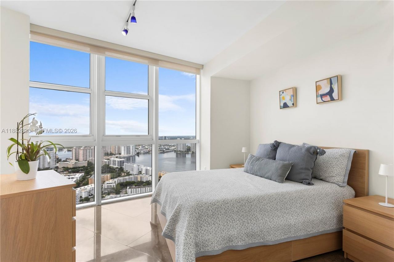 18201 Collins Ave, Unit 5301, Sunny Isles Beach, FL 33160 Photo