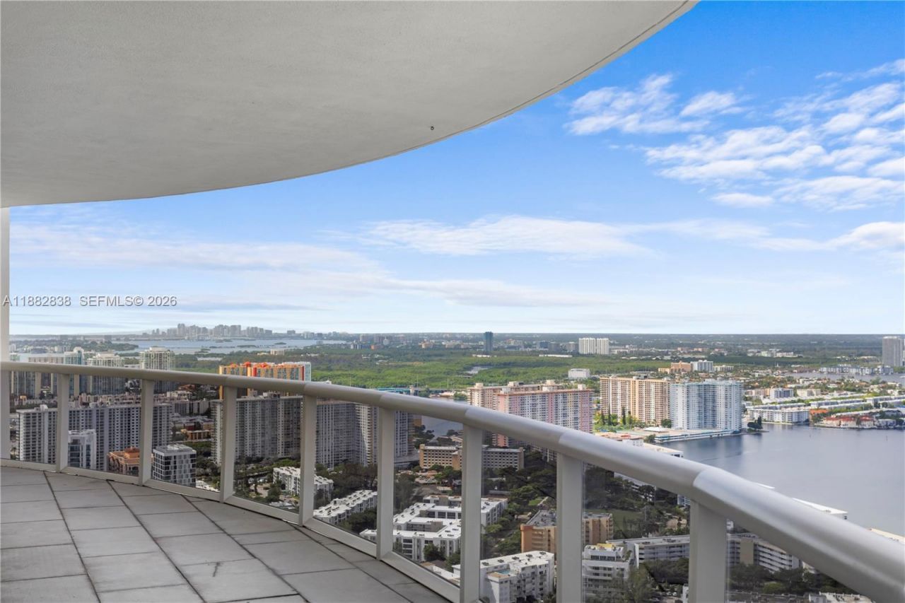 18201 Collins Ave, Unit 5301, Sunny Isles Beach, FL 33160 Photo