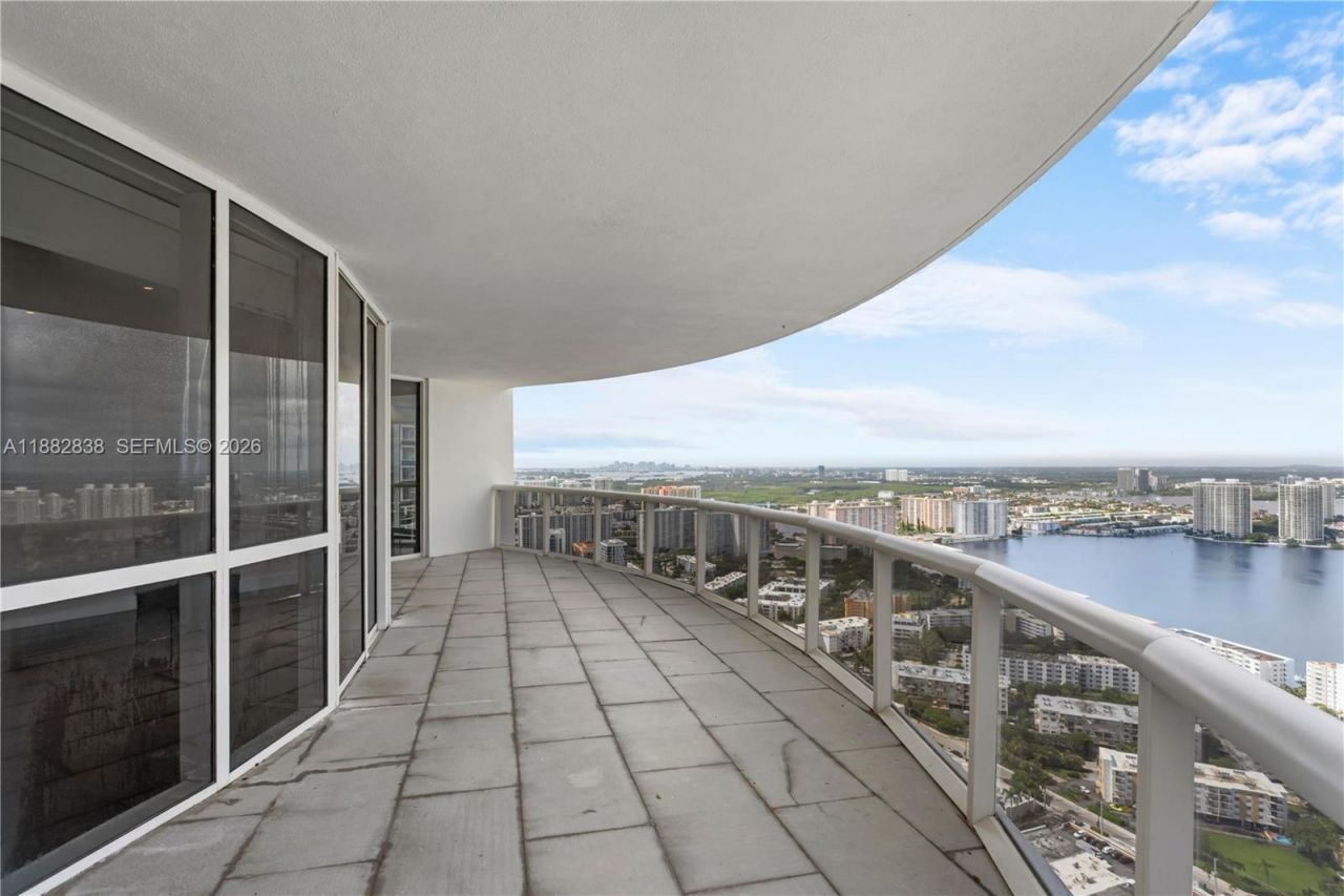 18201 Collins Ave, Unit 5301, Sunny Isles Beach, FL 33160 Photo