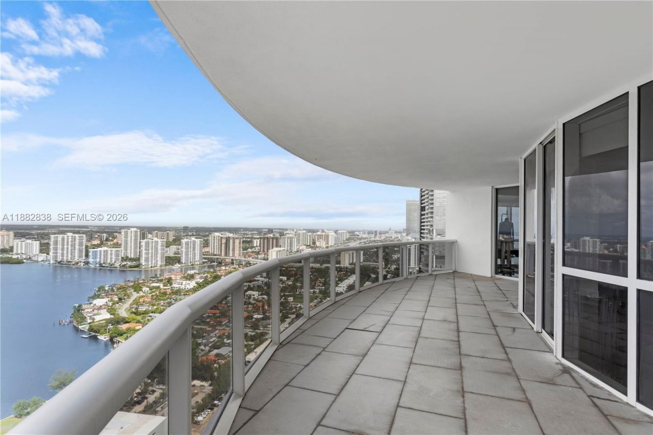 18201 Collins Ave, Unit 5301, Sunny Isles Beach, FL 33160 Photo