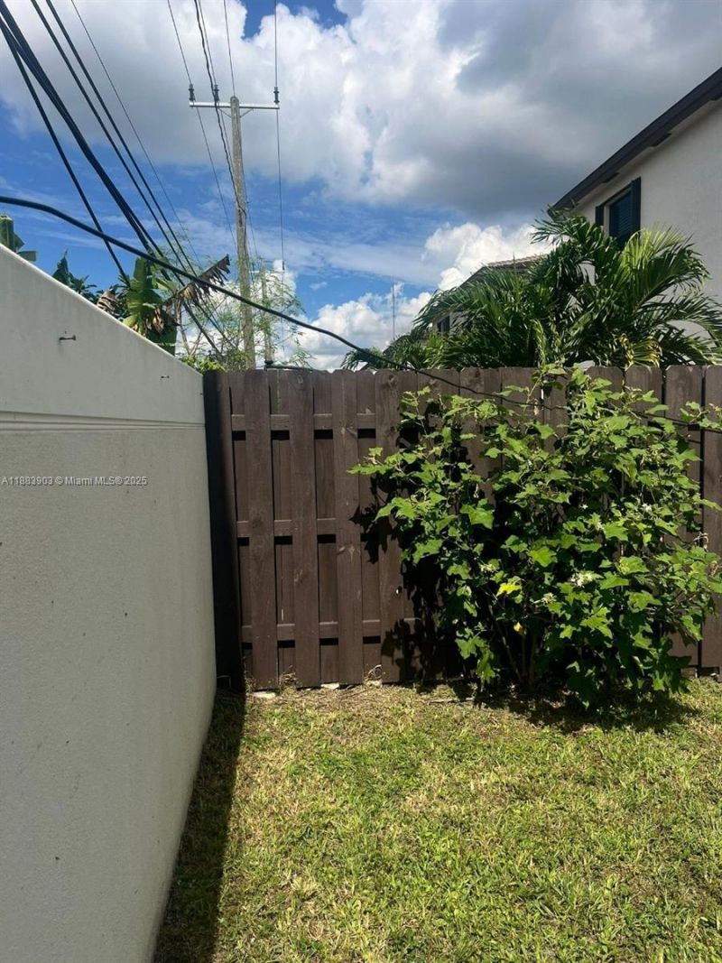 20828 NE 2nd Ct, Miami, FL 33179 Photo