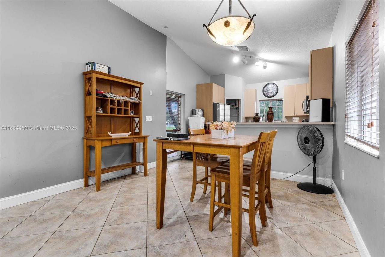 3327 NE 11th Dr, Homestead, FL 33033 Photo