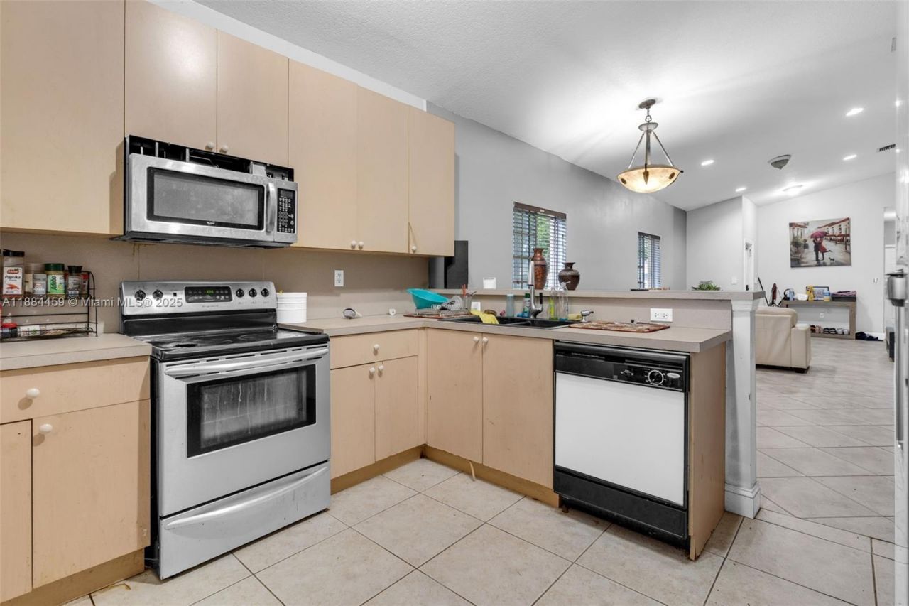 3327 NE 11th Dr, Homestead, FL 33033 Photo