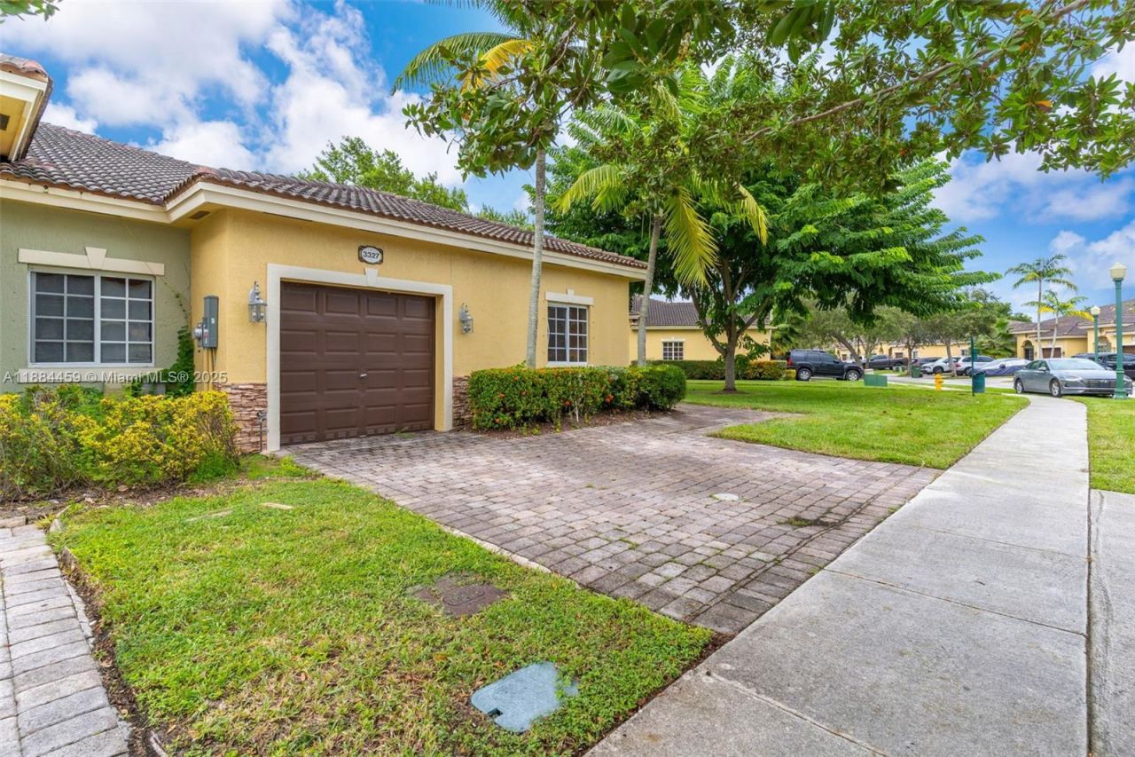 3327 NE 11th Dr, Homestead, FL 33033 Photo