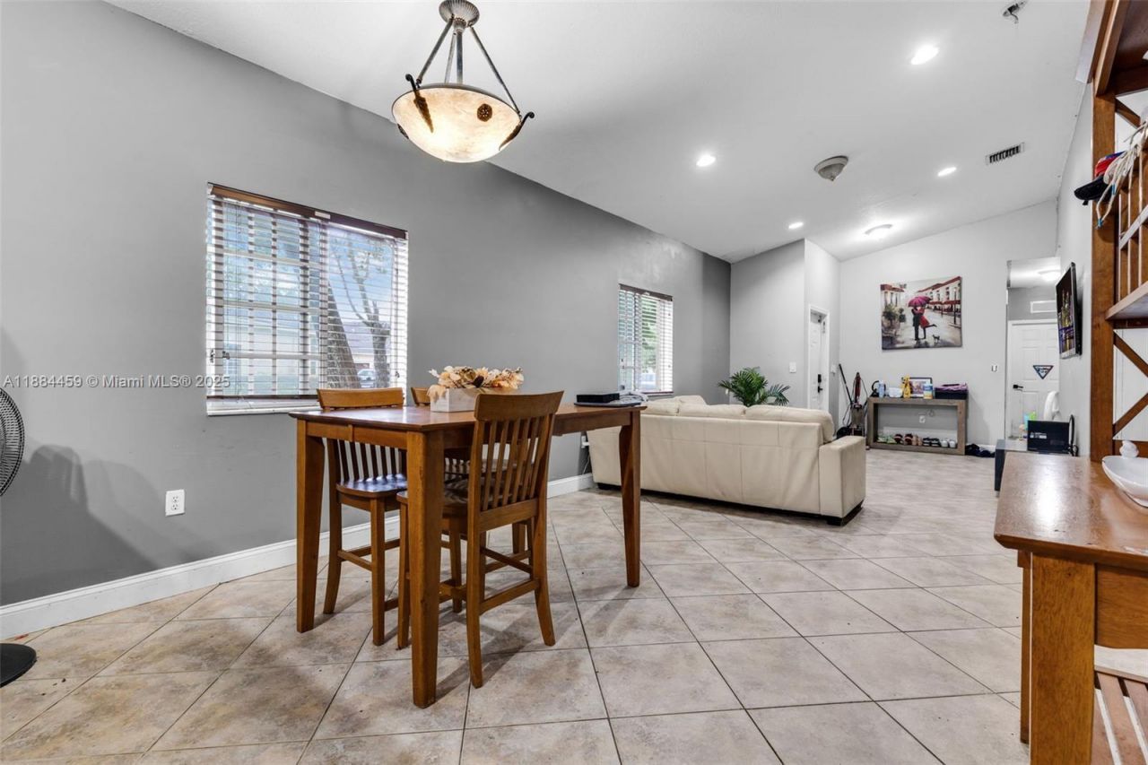 3327 NE 11th Dr, Homestead, FL 33033 Photo