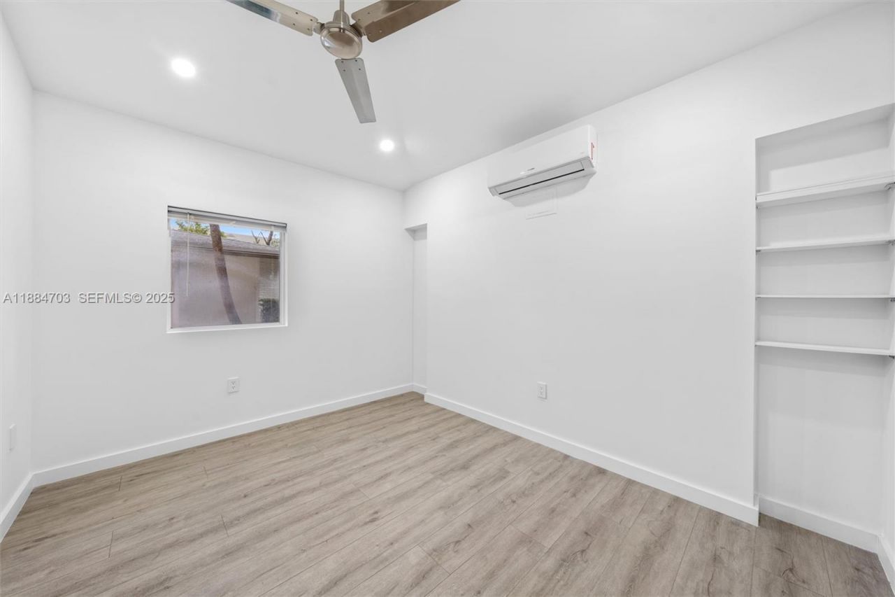 1825 Alamanda Dr, North Miami, FL 33181 Photo