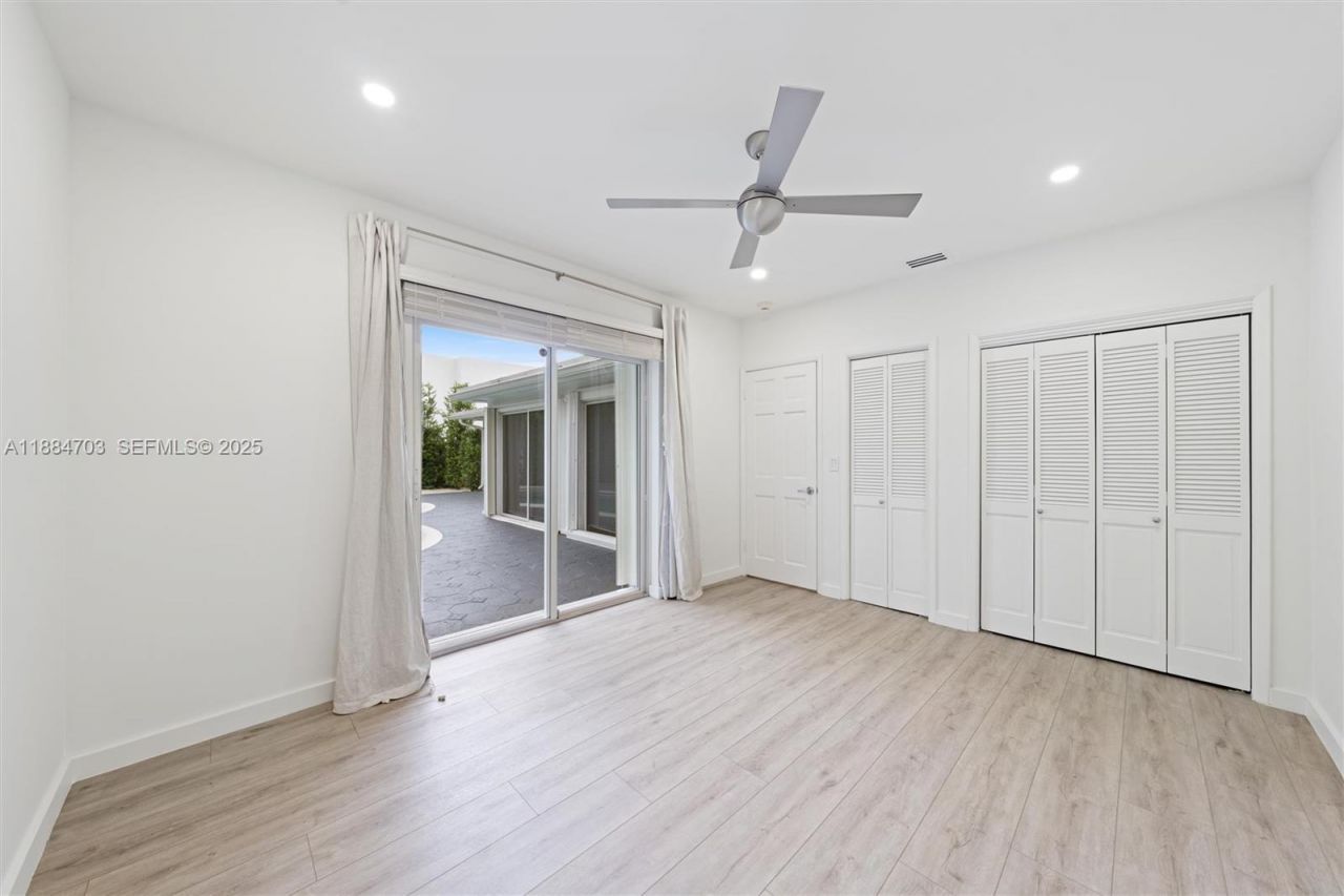 1825 Alamanda Dr, North Miami, FL 33181 Photo