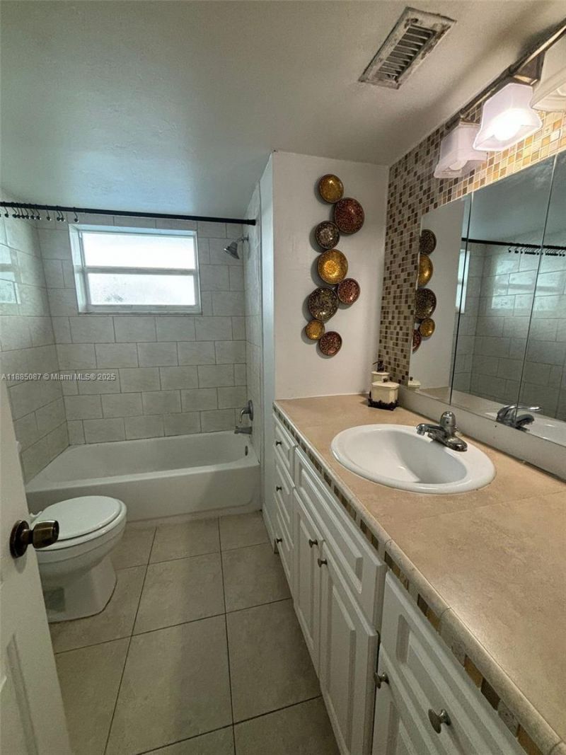 1780 NE 191st St, Unit 803-2, Miami, FL 33179 Photo