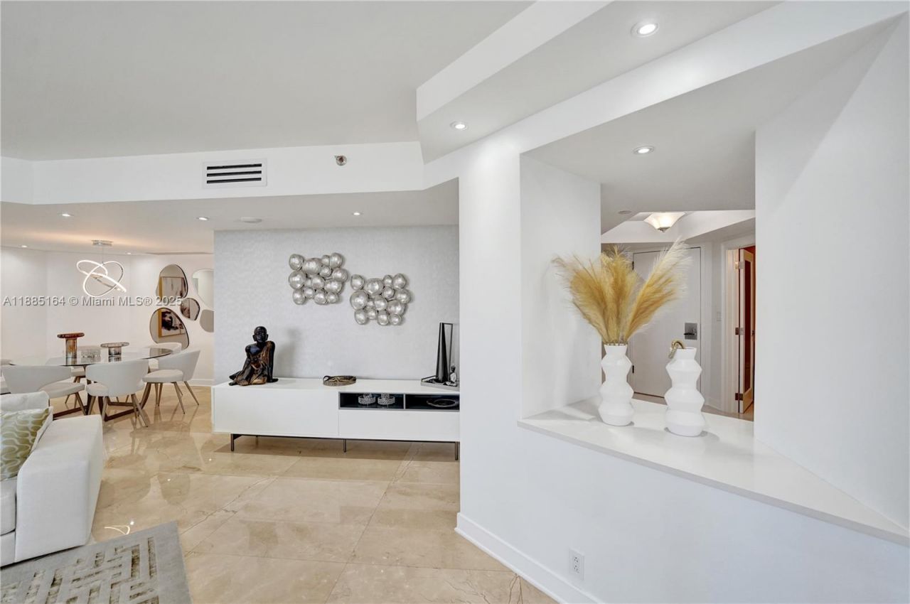 20185 E Country Club Dr, Unit 2304, Aventura, FL 33180 Photo