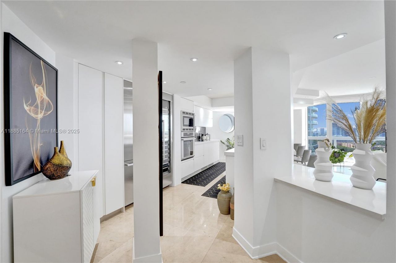 20185 E Country Club Dr, Unit 2304, Aventura, FL 33180 Photo