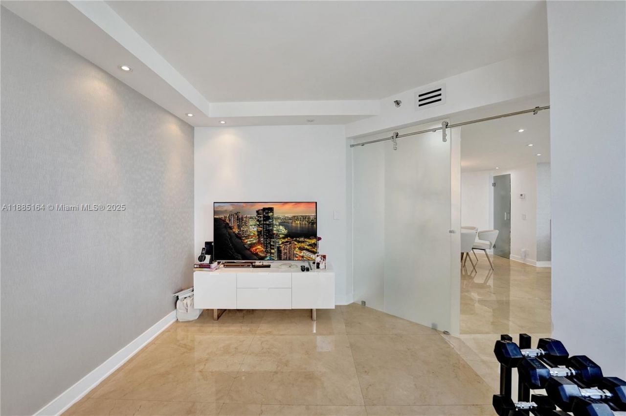 20185 E Country Club Dr, Unit 2304, Aventura, FL 33180 Photo