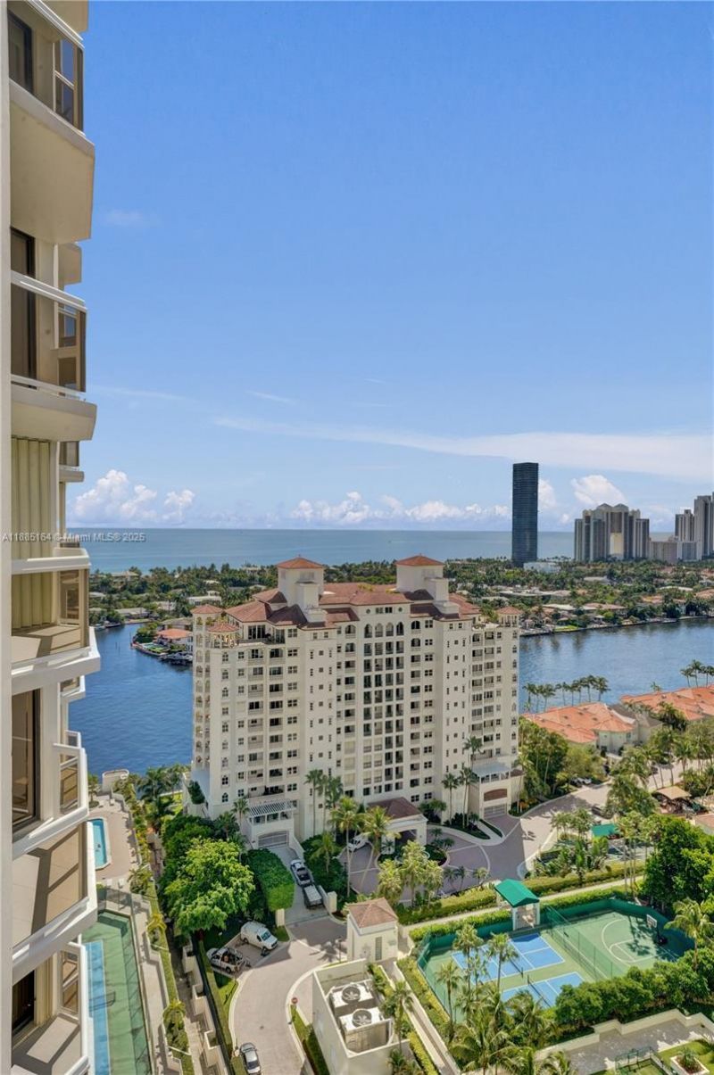 20185 E Country Club Dr, Unit 2304, Aventura, FL 33180 Photo