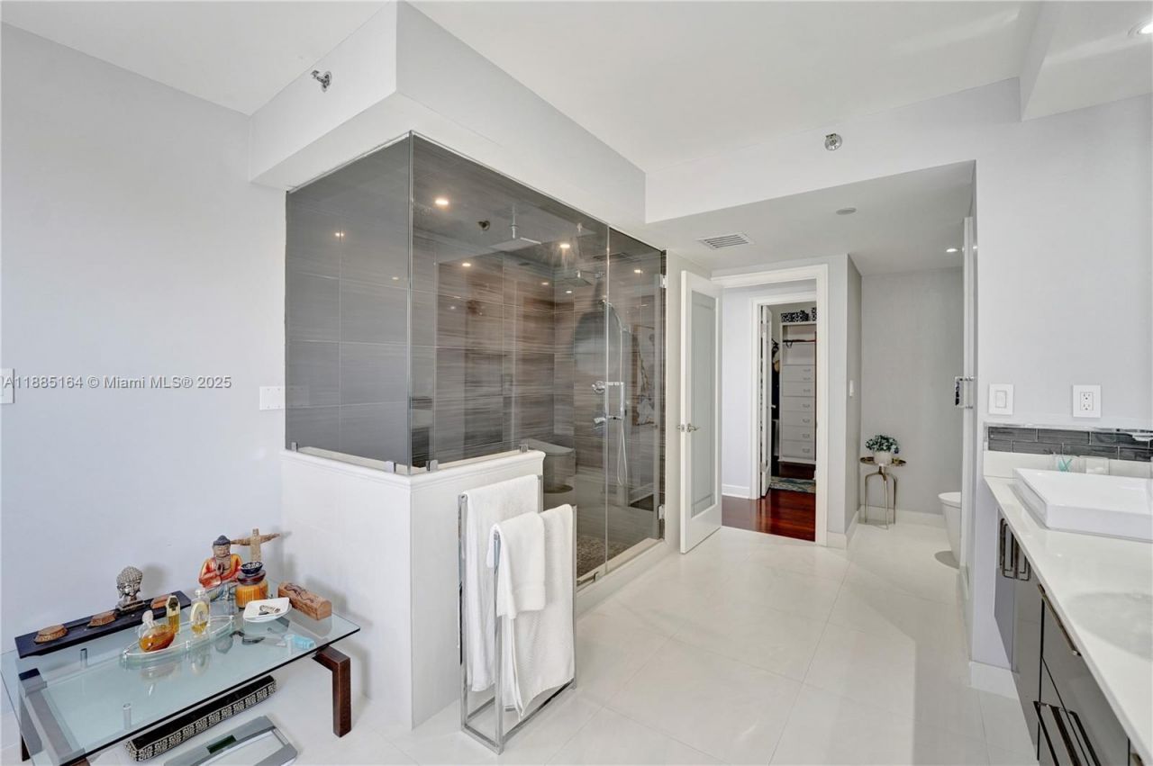 20185 E Country Club Dr, Unit 2304, Aventura, FL 33180 Photo