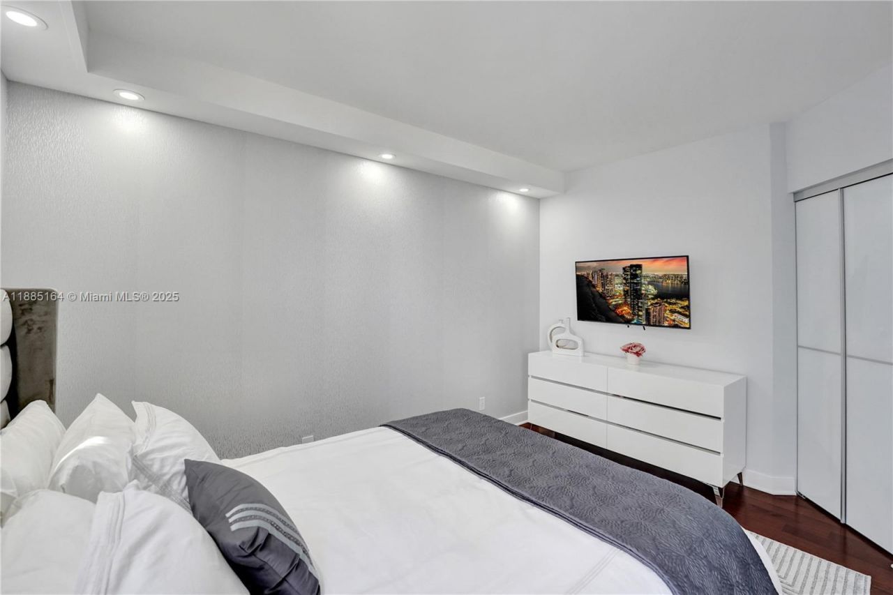 20185 E Country Club Dr, Unit 2304, Aventura, FL 33180 Photo