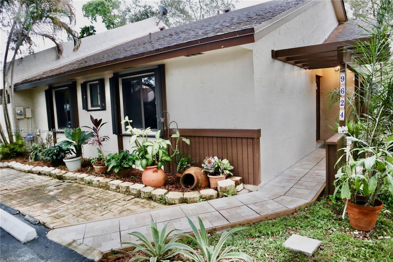 9624 NW 16th Ct, Pembroke Pines, FL 33024 Photo