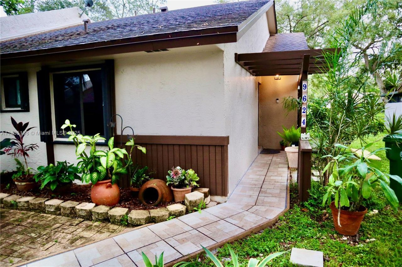 9624 NW 16th Ct, Pembroke Pines, FL 33024 Photo