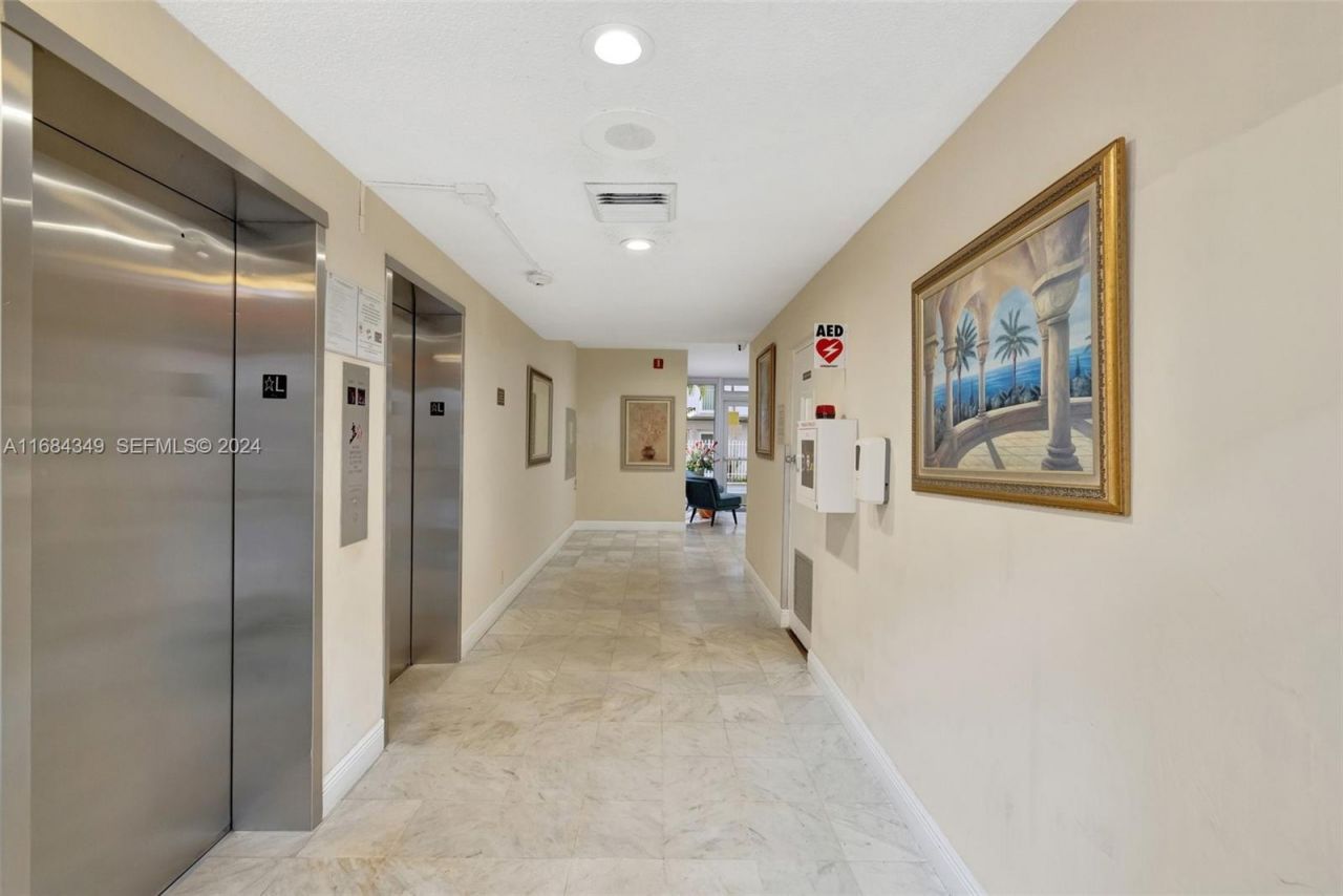 3161 S Ocean Dr, Unit 203, Hallandale Beach, FL 33009 Photo