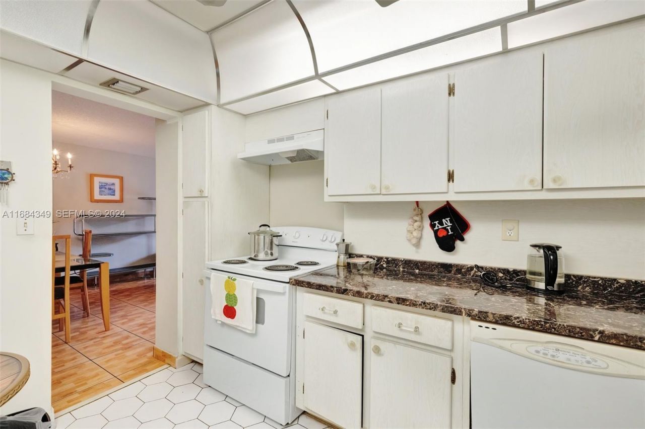 3161 S Ocean Dr, Unit 203, Hallandale Beach, FL 33009 Photo