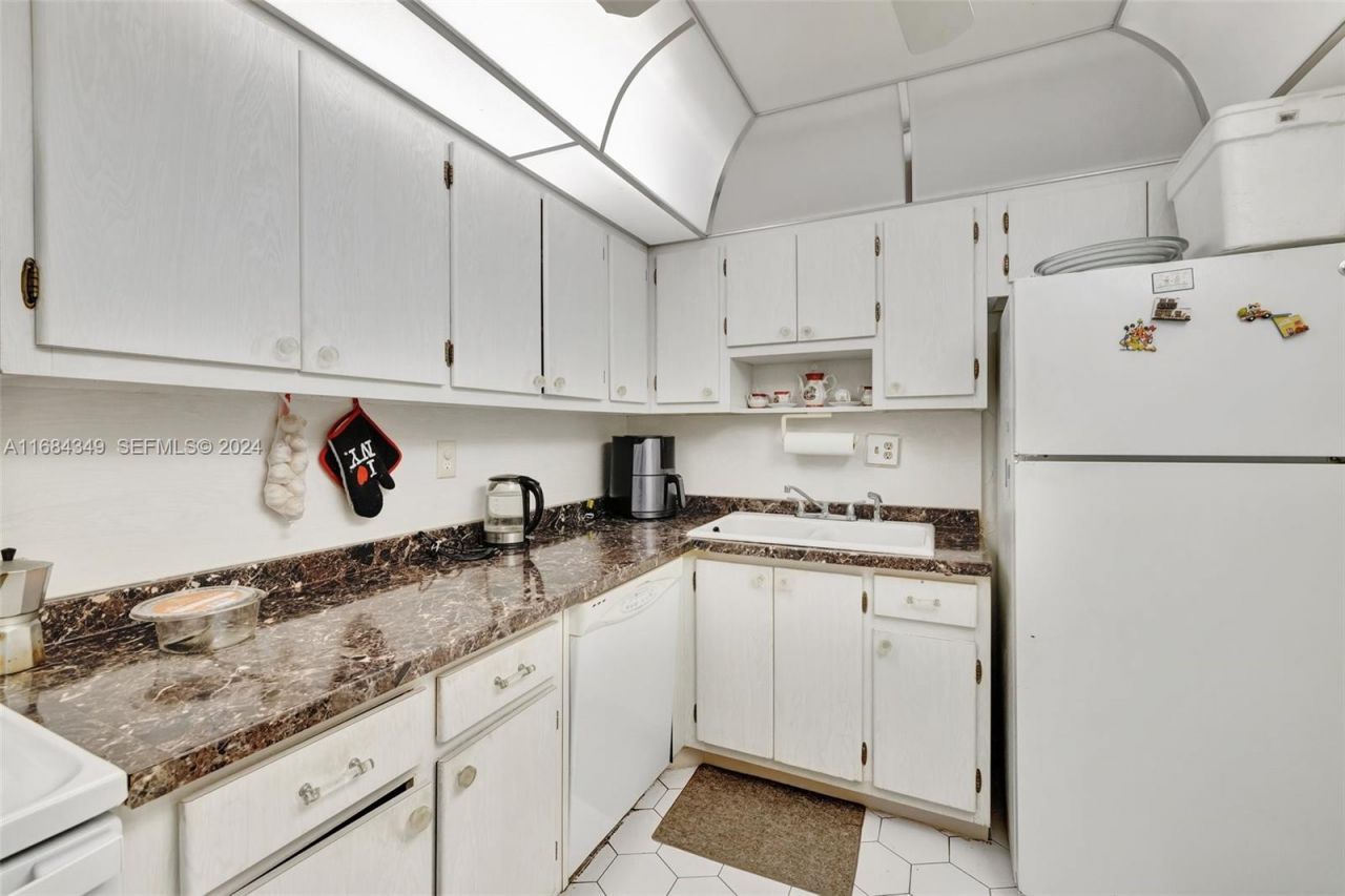 3161 S Ocean Dr, Unit 203, Hallandale Beach, FL 33009 Photo