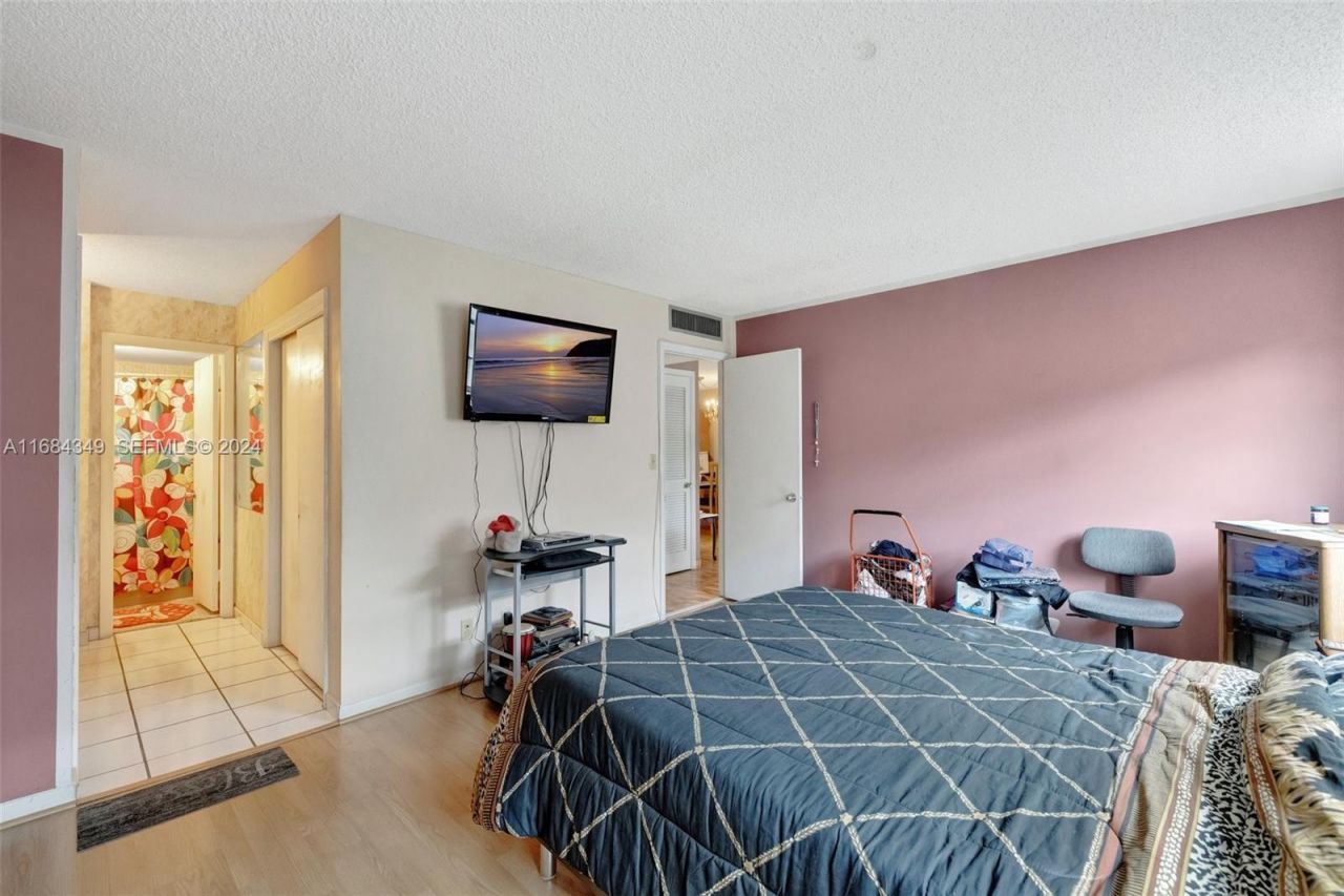 3161 S Ocean Dr, Unit 203, Hallandale Beach, FL 33009 Photo