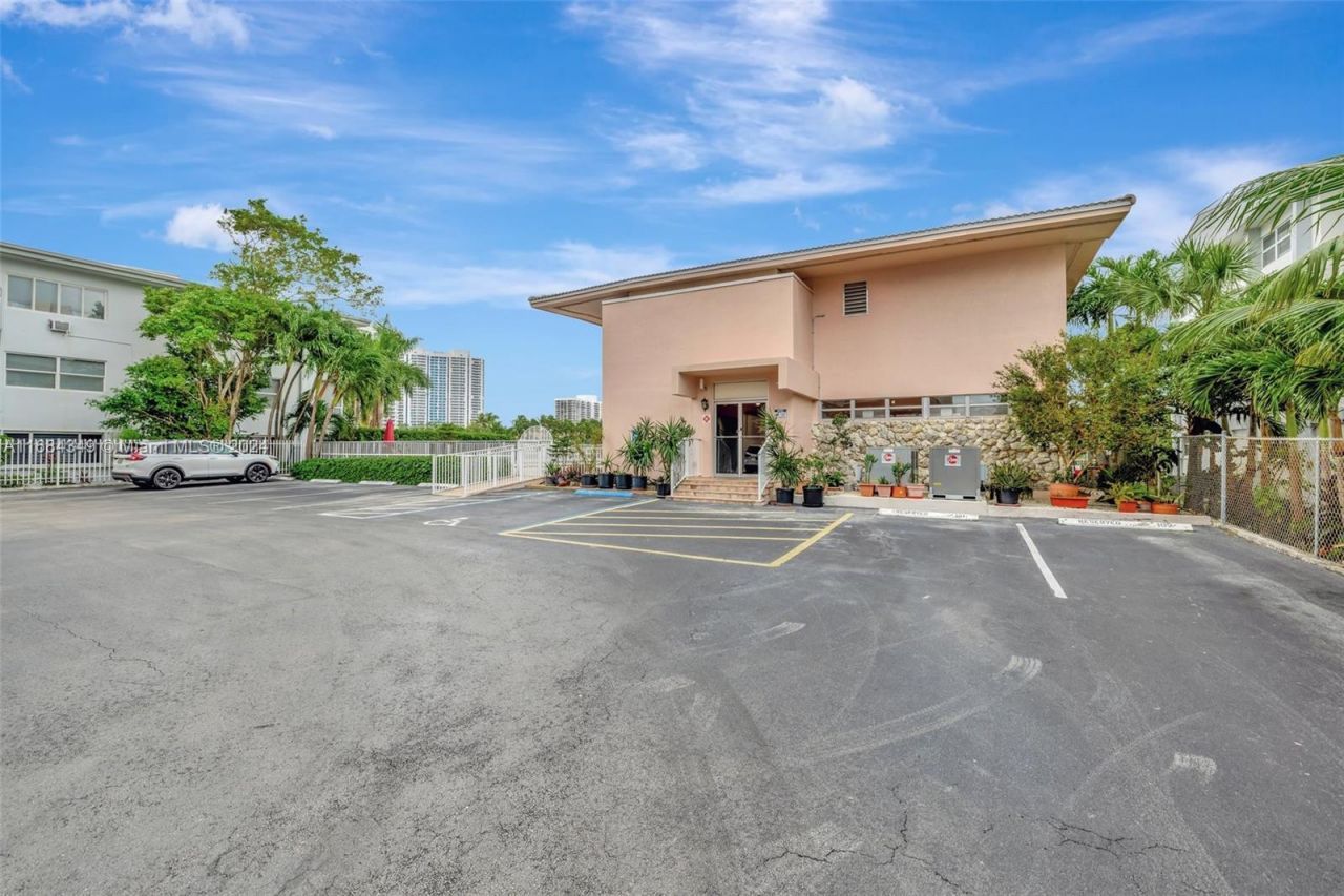 3161 S Ocean Dr, Unit 203, Hallandale Beach, FL 33009 Photo
