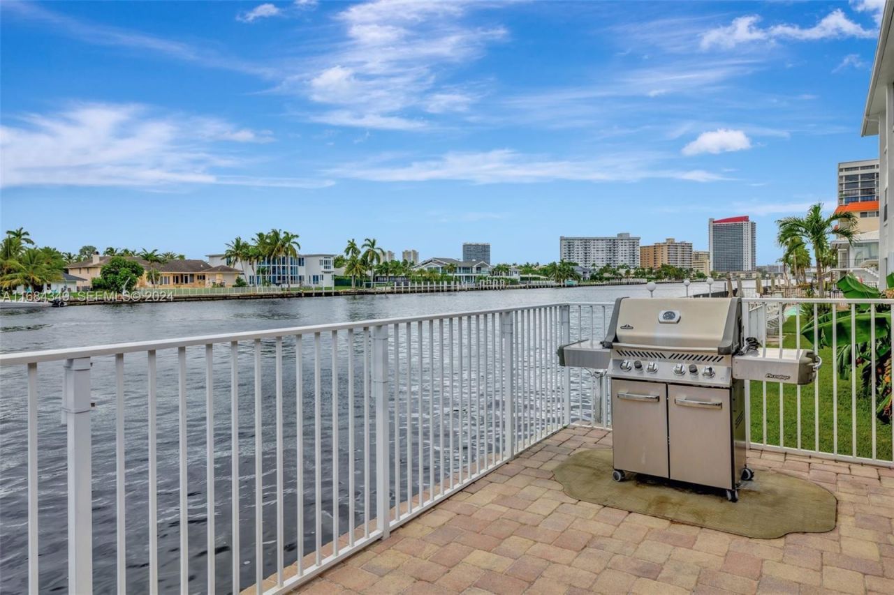 3161 S Ocean Dr, Unit 203, Hallandale Beach, FL 33009 Photo
