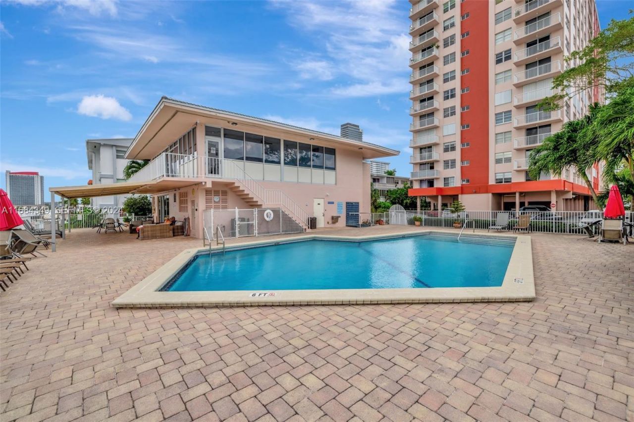 3161 S Ocean Dr, Unit 203, Hallandale Beach, FL 33009 Photo