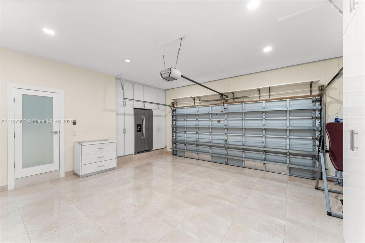 16801 NW 77th Pl, Miami Lakes, FL 33016 Photo