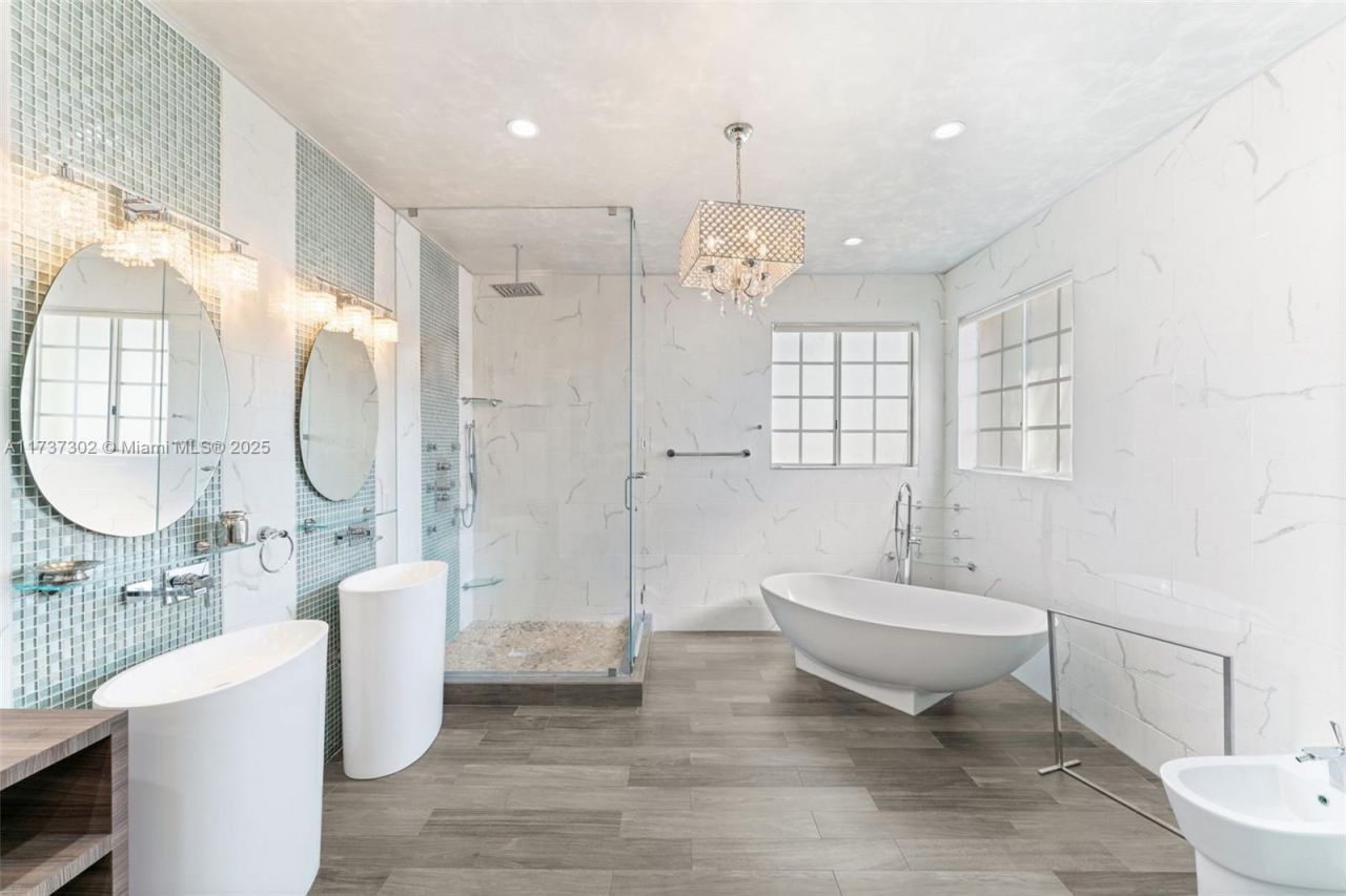 16801 NW 77th Pl, Miami Lakes, FL 33016 Photo