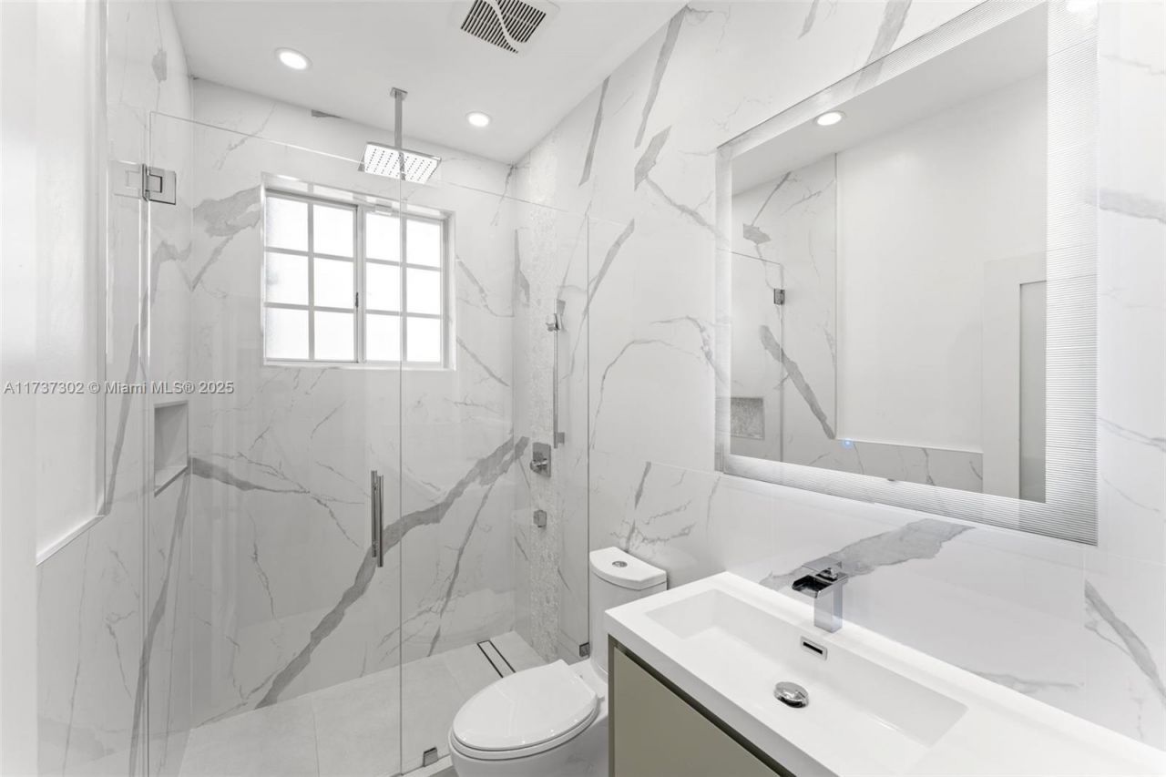 16801 NW 77th Pl, Miami Lakes, FL 33016 Photo