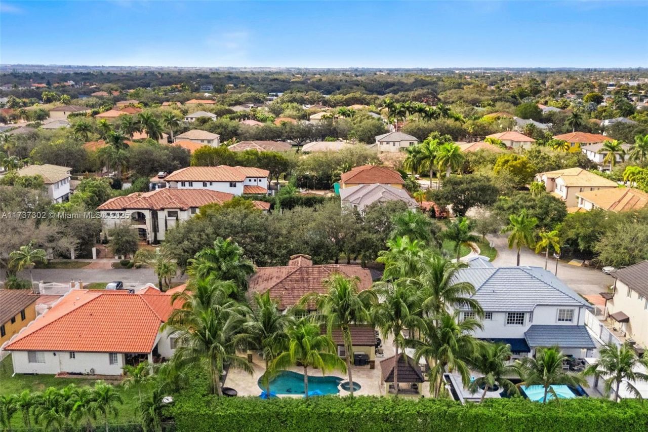 16801 NW 77th Pl, Miami Lakes, FL 33016 Photo